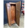 Image 2 : OAK ANTIQUE SINGLE DOOR CARVED WARDROBE