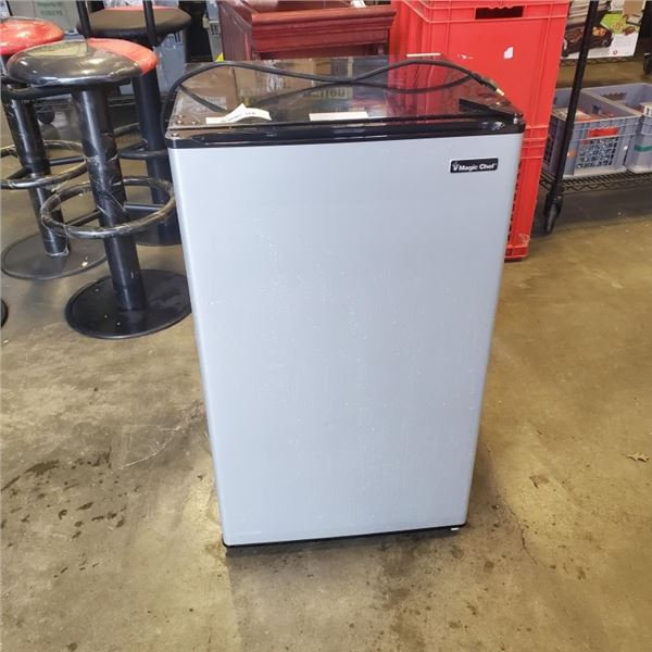 MAGIC CHEF MINI FRIDGE W BUILT IN FREEZER Big Valley Auction magic-chef-mini-fridge-w-built-in-freezer-big-valley-auction