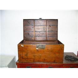 15" H, 30" L, 19" D wood chest will make nice coffee table or toy box pine c.1940 (800)