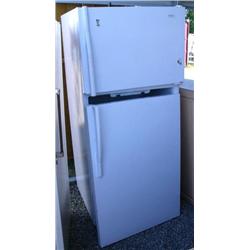 Maytag refrigerator/freezer (42)