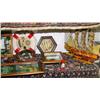 Image 3 : 3 sailing ships; 10 framed miniatures; framed knot board; 2 clocks; 2 ships in a bottle (8888)