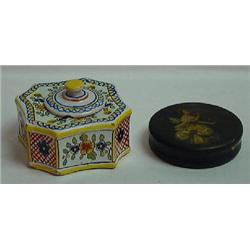 A 19TH C. ROUND COVERED SNUFF BOX