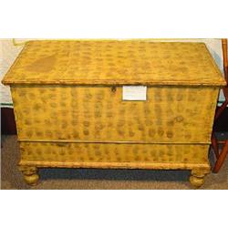 PENNSYLVANIA DUTCH YELLOWISH / SPATTER / SMOKE GRAINED BLANKET STORAGE CHEST