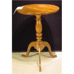 NEW ENGLAND EARLY 19TH C. WALNUT CANDLESTAND