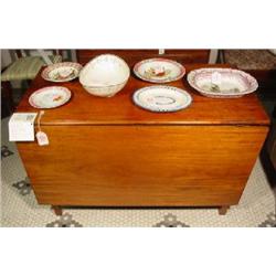 HEPPLEWHITE MAHOGANY FOUR LEGGED GATE-LEGGED DROP-LEAF TABLE