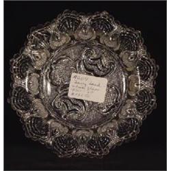 A LACY SANDWICH 6" CLEAR GLASS DISH