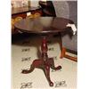Image 1 : QUEEN ANN ROUND MAHOGANY BIRD-CAGE TILT-TOP TABLE