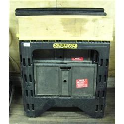 Lot of 4 plastic saw horses (49)