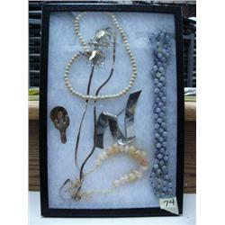 Silver cactus; silver chain necklace, etc. (74)