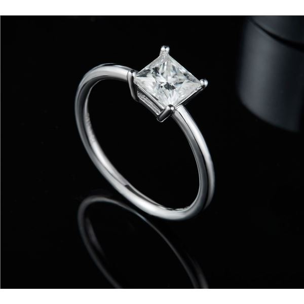 Princess Cut 1.00ct VVS1 White F-G Fire Moissanite Ring
