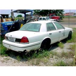1999 Ford Crown Vic Police Car (click on picture to get other views)