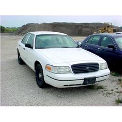 2000 Ford Crown Vic Police Car