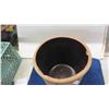 Image 3 : 6 Gal Salt Glazed Crock - Has Chips + Cracks - Very Old