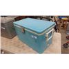 Image 5 : 2 Picnic Coolers ; Coleman 13" x 13" x 22" & Vintage Metal 10" x 14" x 18"
