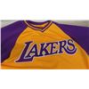 Image 3 : LA Lakers Collection ; Sz Sm Shirt, Tuque & Kobe Bryant Flag