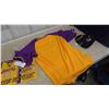 Image 5 : LA Lakers Collection ; Sz Sm Shirt, Tuque & Kobe Bryant Flag
