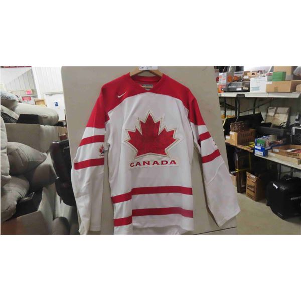 Team Canada Hockey Jersey Sz SM 