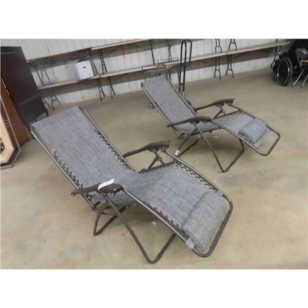 2 Matching Folding Lounge Yard Chairs