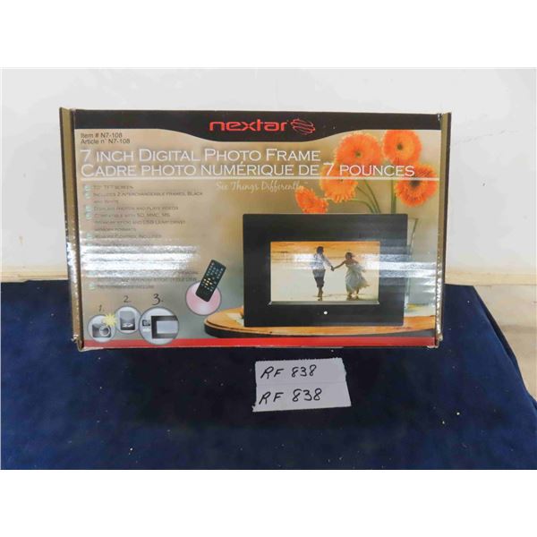 Nextar 7" Digital Photo Frame New with Remote - uses SD Card or USB Stick