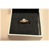 Image 1 : 14kt Yellow Gold Ladies Diamond Patterned Ring with 1 Prong Set Round Brilliant Cut Diamond