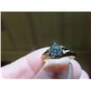 Image 7 : 14kt Yellow Gold Ladies Diamond Patterned Ring with 1 Prong Set Round Brilliant Cut Diamond