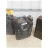 Image 4 : 4 Fuel Cans - Military ; 3 Poly, 1 Metal