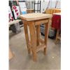 Image 7 : Rustic Cabin Wood Table + 3 Stools 29" x 30" x 30"