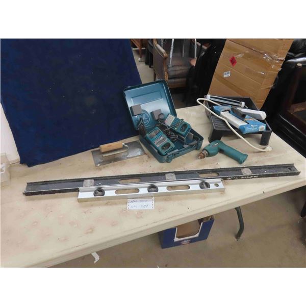 2 Metal Levels ; 24" + 48", Paint Tray, Roller Cage, Trowel, Makita 4,8 Cordless Drill - 