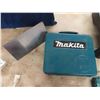 Image 8 : 2 Metal Levels ; 24" + 48", Paint Tray, Roller Cage, Trowel, Makita 4,8 Cordless Drill - 