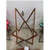 Image 4 : 2 Fold Up Yard Chairs, 2 Wooden Framed Chairs