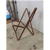 Image 5 : 2 Fold Up Yard Chairs, 2 Wooden Framed Chairs
