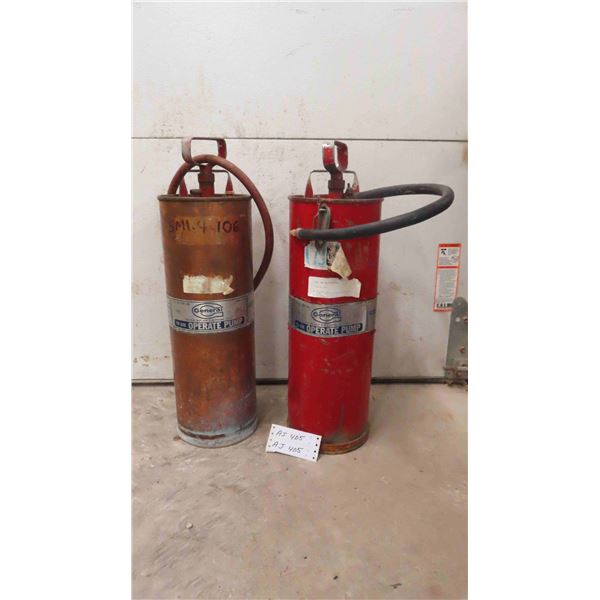 2 Pump Tank 2.5 Gal Extinguisher ; 1 Copper, 1 Standard