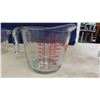 Image 5 : 5 Glass Measuring Cups - Pyrex + Fire King ; 1 - 4 Cups