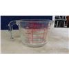 Image 8 : 5 Glass Measuring Cups - Pyrex + Fire King ; 1 - 4 Cups