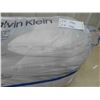 Image 2 : Calvin Klein - 2 New Pillows - Queen