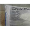 Image 3 : Calvin Klein - 2 New Pillows - Queen