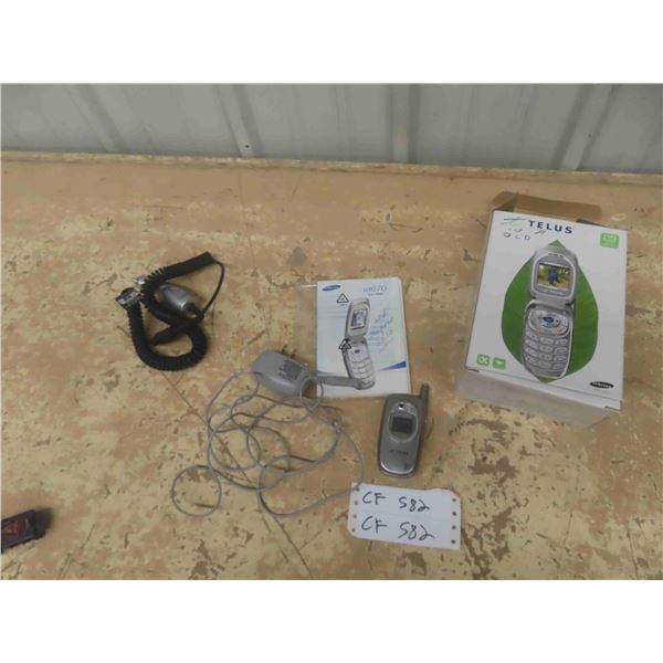 Telus A670 Phone with Charger