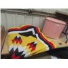 Image 1 : Quilt & Retro Hamper