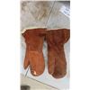 Image 6 : Men's Boots Sz 12, Gloves, Work Pouch (2)