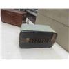 Image 9 : 2 Old Radios ; Philco Transitune & Thorcraft