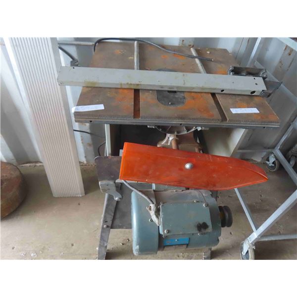 Table Saw, Rockwell Motor ( Missing Belt, Bent Leg, Cut Cord 23'' x 23'' )