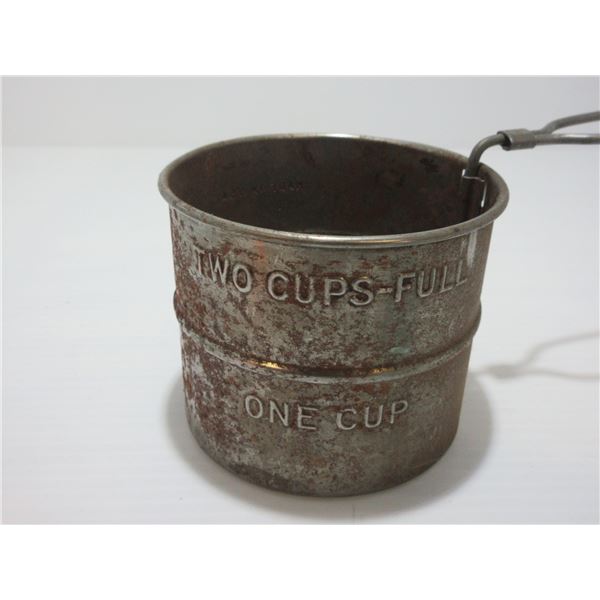 COLLECTIBLE:  MADE IN USA FLOUR SIFTER (2 CUPS)