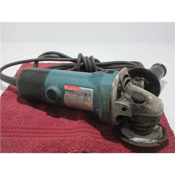 SEIZURE:  MAKITA 9523NB ANGLE GRINDER (WORKING)