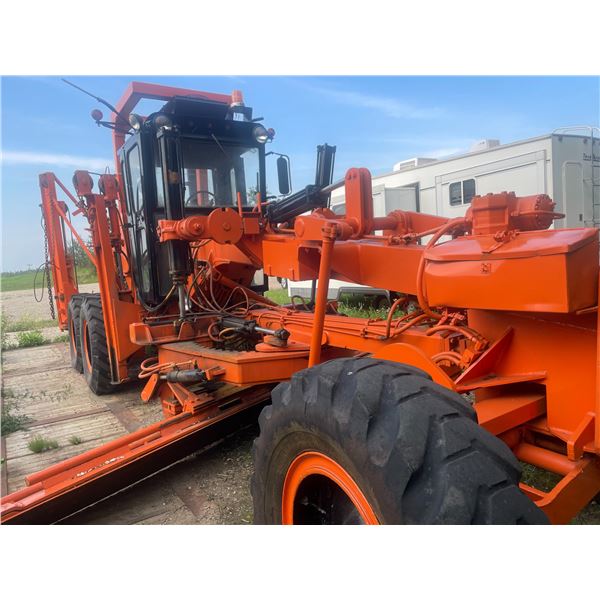 EDMONTON LOCATION:  1969 CHAMPION D562 600 SERIES MOTOR GRADER