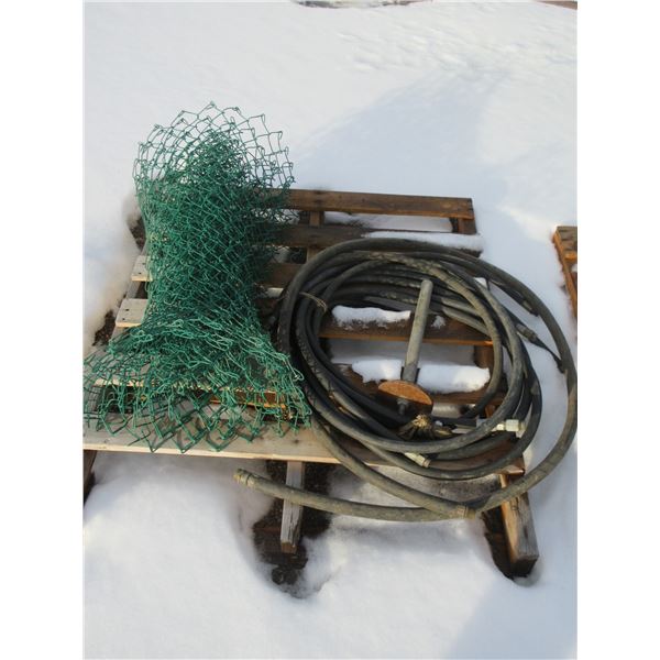 PALLET - GREEN FENCING & HOSE