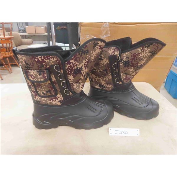 Pair of New Camo Waterproof Winter Boots Sz 11