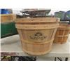 Image 4 : 4 Bushel Baskets, Wagon for Garden Décor