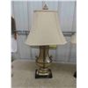Image 2 : 2 Table Lamps with Shades - Electric