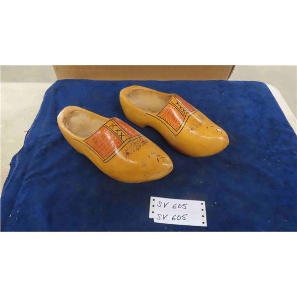 Women's Wooden Shoes - no size marked, Measures 9.5" 