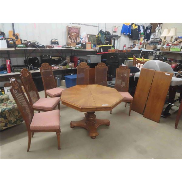 Dining Room Table Pedestal 28" x 43" wide plus (2) Leaves 28" Combined - Total Size 